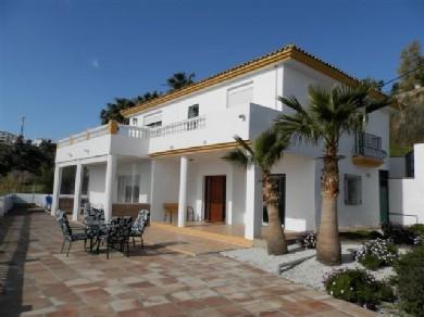 Chalet con 4 dormitorios se vende en Benalmadena Pueblo, Costa del Sol