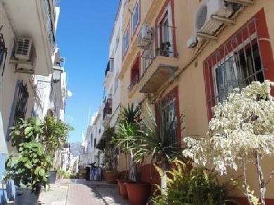 Adosado con 8 dormitorios se vende en Marbella, Costa del Sol