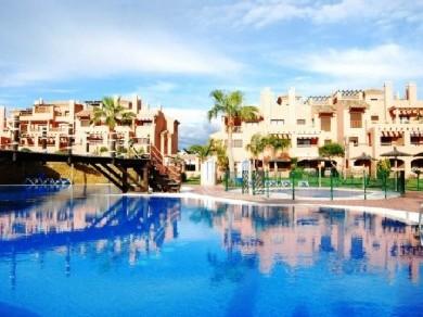 Apartamento con 3 dormitorios se vende en Estepona, Costa del Sol