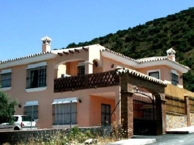 Chalet con 5 dormitorios se vende en Coin