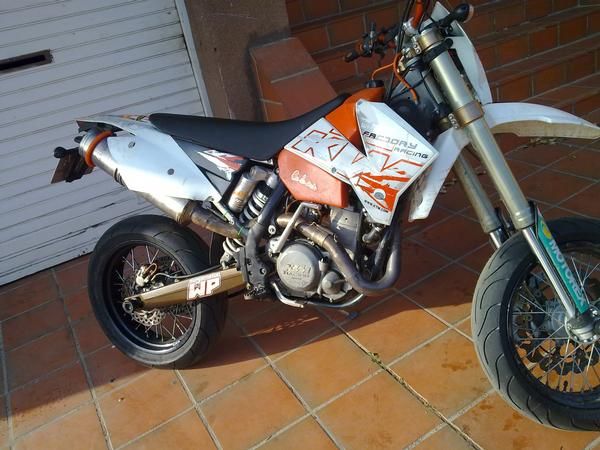 ktm 525 exc supermotard o enduro, 4500 eurus, con muchos recambios de ktm oficial