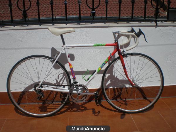 Vendo bicicleta de carreras clasica casi sin usar