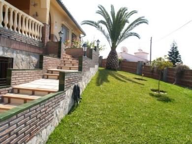 Chalet con 4 dormitorios se vende en Caleta de Velez, Costa del Sol