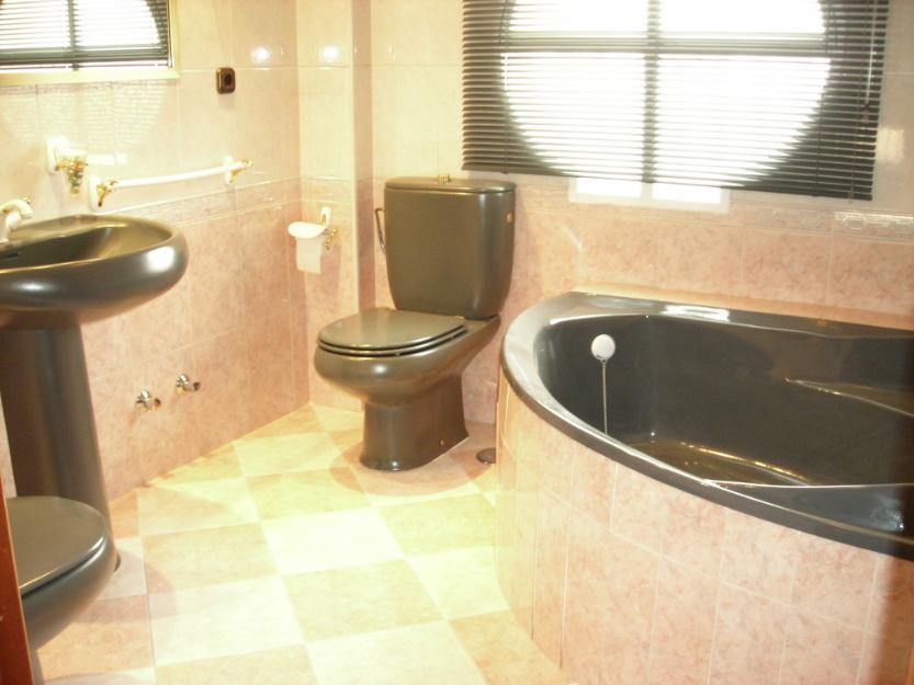 Se vende casa sola de 2 plantas con garaje