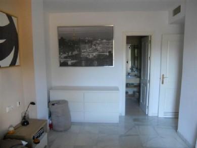 Apartamento con 2 dormitorios se vende en Marbella, Costa del Sol