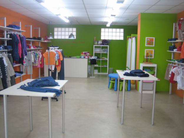 SE TRASPASA TIENDA DE ROPA INFANTIL