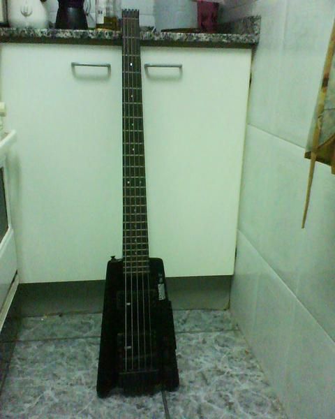 Vendo Bajo Hohner B2V por 450e. o cambio por guitarra.