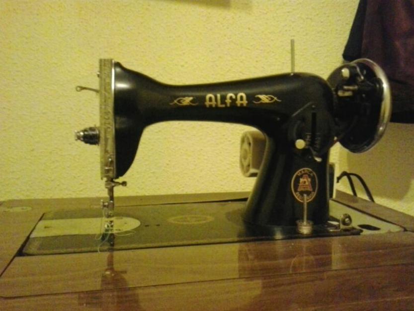 Maquina de coser alfa antigua