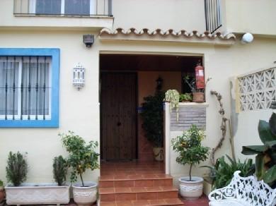 Adosado con 4 dormitorios se vende en Marbella, Costa del Sol