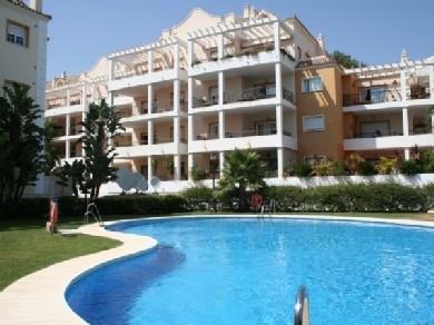 Apartamento con 3 dormitorios se vende en Marbella, Costa del Sol