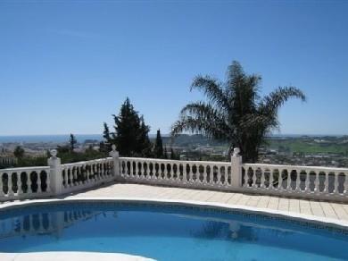 Chalet con 6 dormitorios se vende en Fuengirola, Costa del Sol