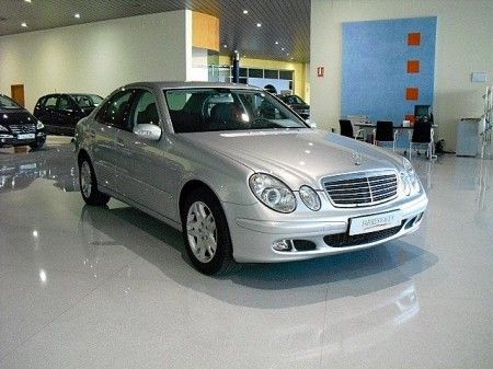 MERCEDES-BENZ E 220 CDI CLASSIC * CONCESIONARIO OFICIAL MERCEDES-BENZ - Murcia