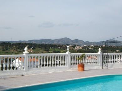 Chalet con 4 dormitorios se vende en Alhaurin de la Torre