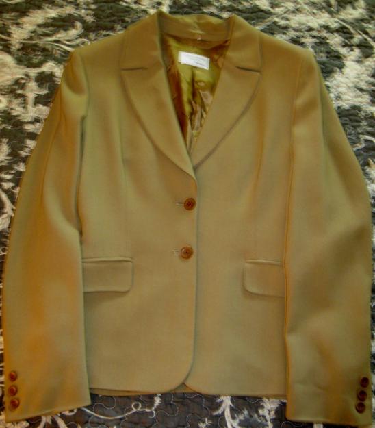 Traje de chaqueta beige. Talla 40. NUEVO