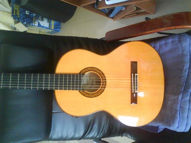 guitarra melchor rodrigez de primera amplificada