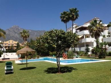 Apartamento con 6 dormitorios se vende en Marbella, Costa del Sol