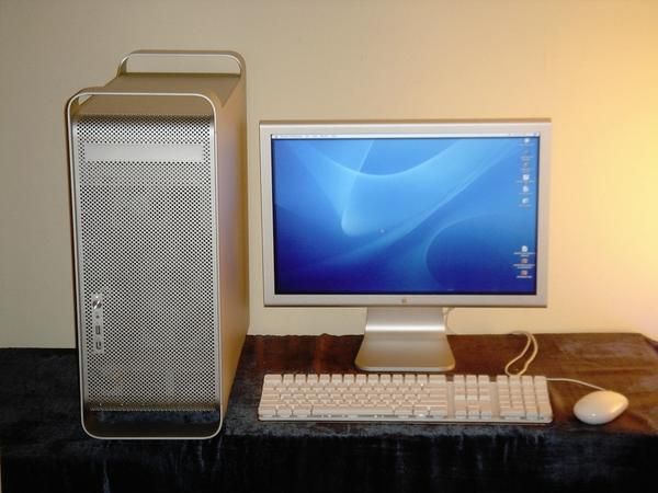 Apple Mac G5 DUAL 2.3 GHz & 20 Monitor Set