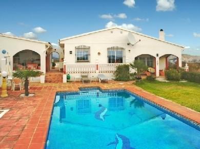 Chalet con 4 dormitorios se vende en Guaro