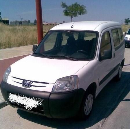 PEUGEOT  PARNHER ACRISTALADA 2006