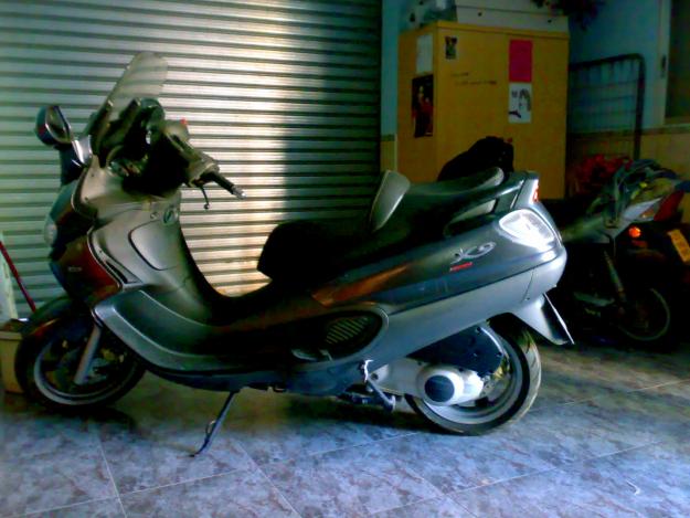 VENDO MOTOS PIAGGIO X8 200cc Y  PIAGGIO X9 125cc 5 AÑOS .