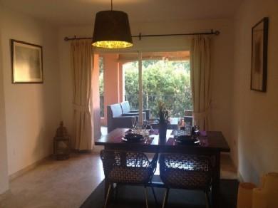 Apartamento con 2 dormitorios se vende en Marbella, Costa del Sol