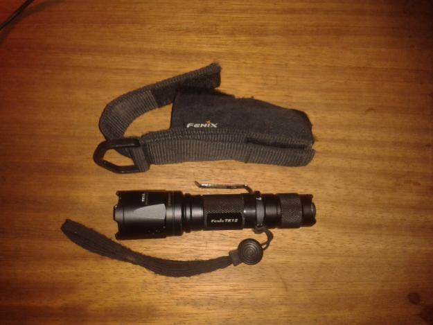 Linterna de caza Fénix TK 12