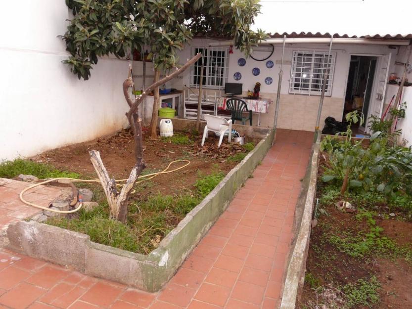 Casa terrera con terraza-jardín, azotea, lavadero. La Laguna