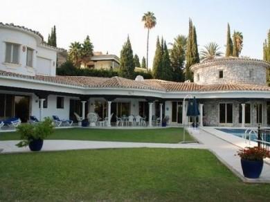 Chalet con 5 dormitorios se vende en Estepona, Costa del Sol