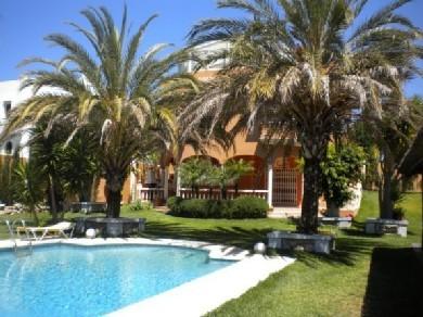Chalet con 5 dormitorios se vende en Estepona, Costa del Sol