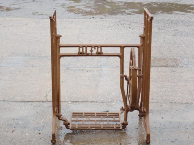 pies de maquina de coser antigua