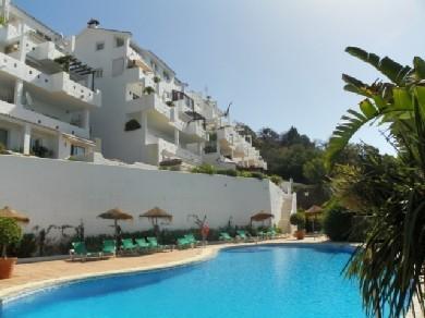 Apartamento con 2 dormitorios se vende en Marbella, Costa del Sol