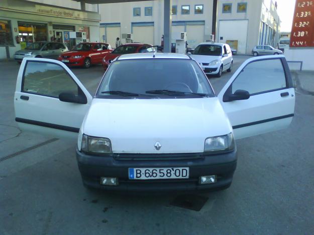 SE VENDE COCHE RENAULT CLIO