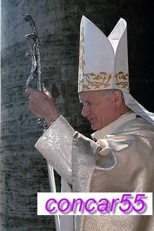 FOTOGRAFÍAS oficiales del Vaticano, Papa Juan Pablo II celebró la Pascua de 1985.