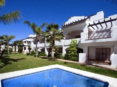 Apartamento con 2 dormitorios se vende en Marbella, Costa del Sol