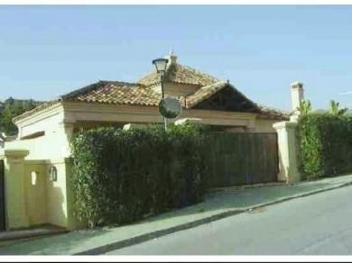 Chalet con 3 dormitorios se vende en Marbella, Costa del Sol