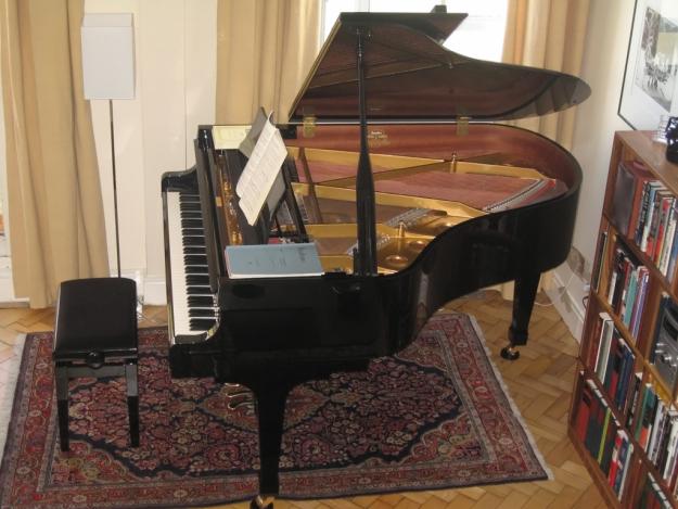 Se vende Piano de Cola KAWAI RX-2 como nuevo. Poco uso.