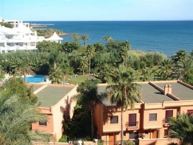 Apartamento con 2 dormitorios se vende en Estepona, Costa del Sol