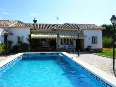 Chalet con 3 dormitorios se vende en Benajarafe, Costa del Sol