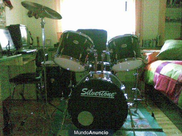 URGENTE se vende bateria silvertone pro