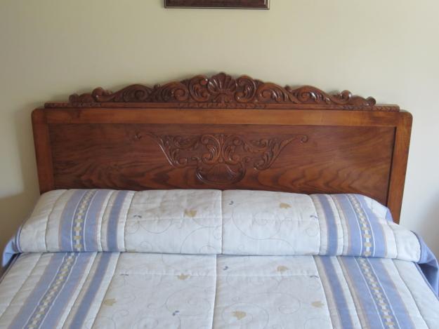 Vendo cama antigua de castaño en buen estado