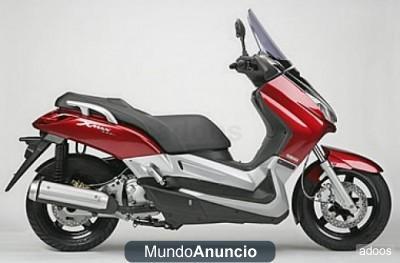 Busco piezas Yamaha Xmax 250 roja 2006