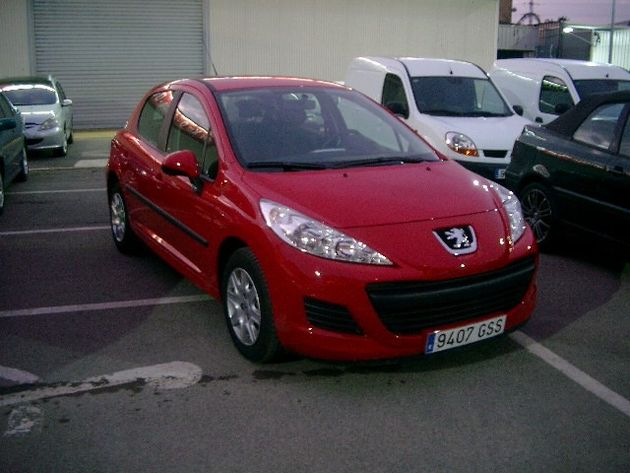 PEUGEOT 207 1.4i Confort