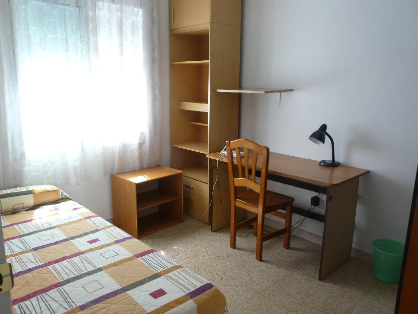 habitación soleada a estudiante Master/Doctorado U.A.B. Cerdanyola del Vallés