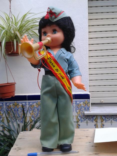 muñeca soldado legionaria con trompeta