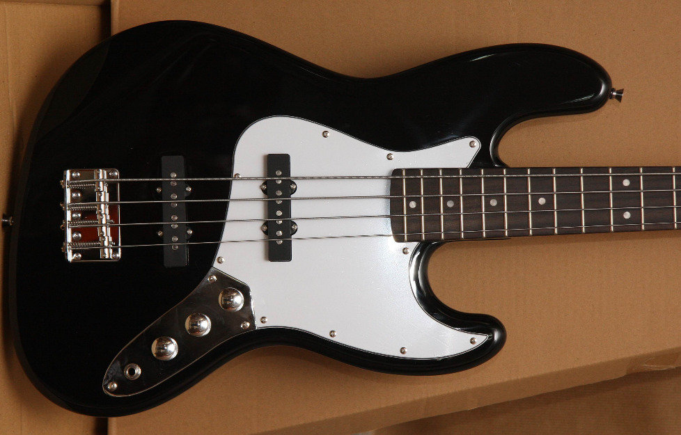 Bajo eléctrico estilo fender jazz bass