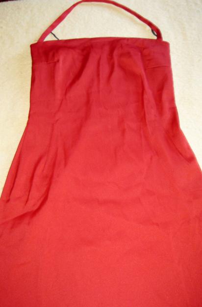 Vestido de raso rojo. Talla 40