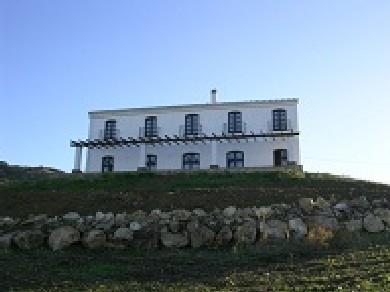 Chalet con 6 dormitorios se vende en Valle de Abdalajis