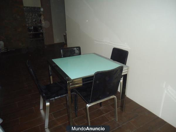 VENDO MESA DE DISEÑO EXTENSIBLE + 4 SILLAS