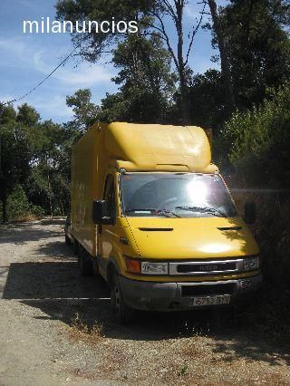 camion iveco 35C13 con caja cerrada