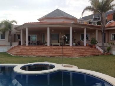 Chalet con 4 dormitorios se vende en Benalmadena Pueblo, Costa del Sol